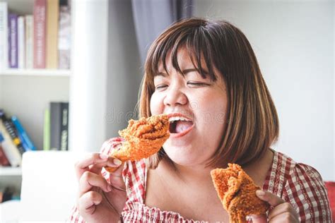 gordas comiendo pollas|Tremenda cogída que le dan a Janeth .